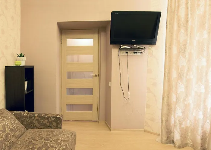 з тихим двориком *